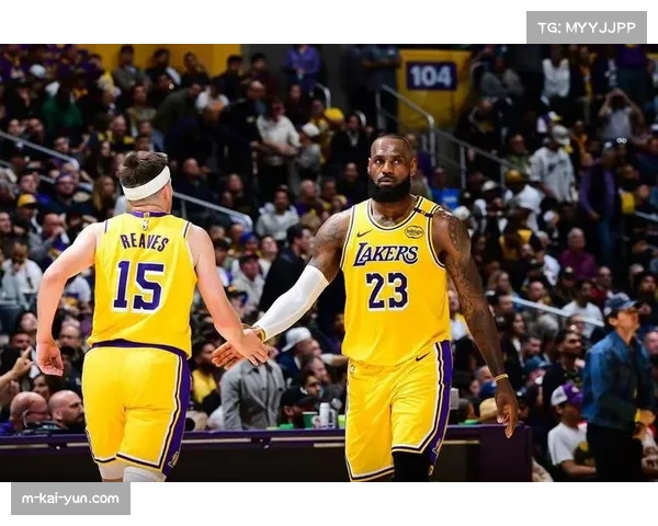 湖人三巨头球权分配见效 詹姆斯转型三当家效果良好